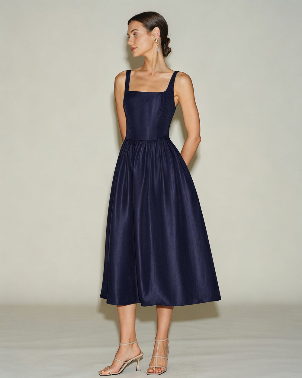 Vestido Valeria | Elegancia en Satén Tono Azul