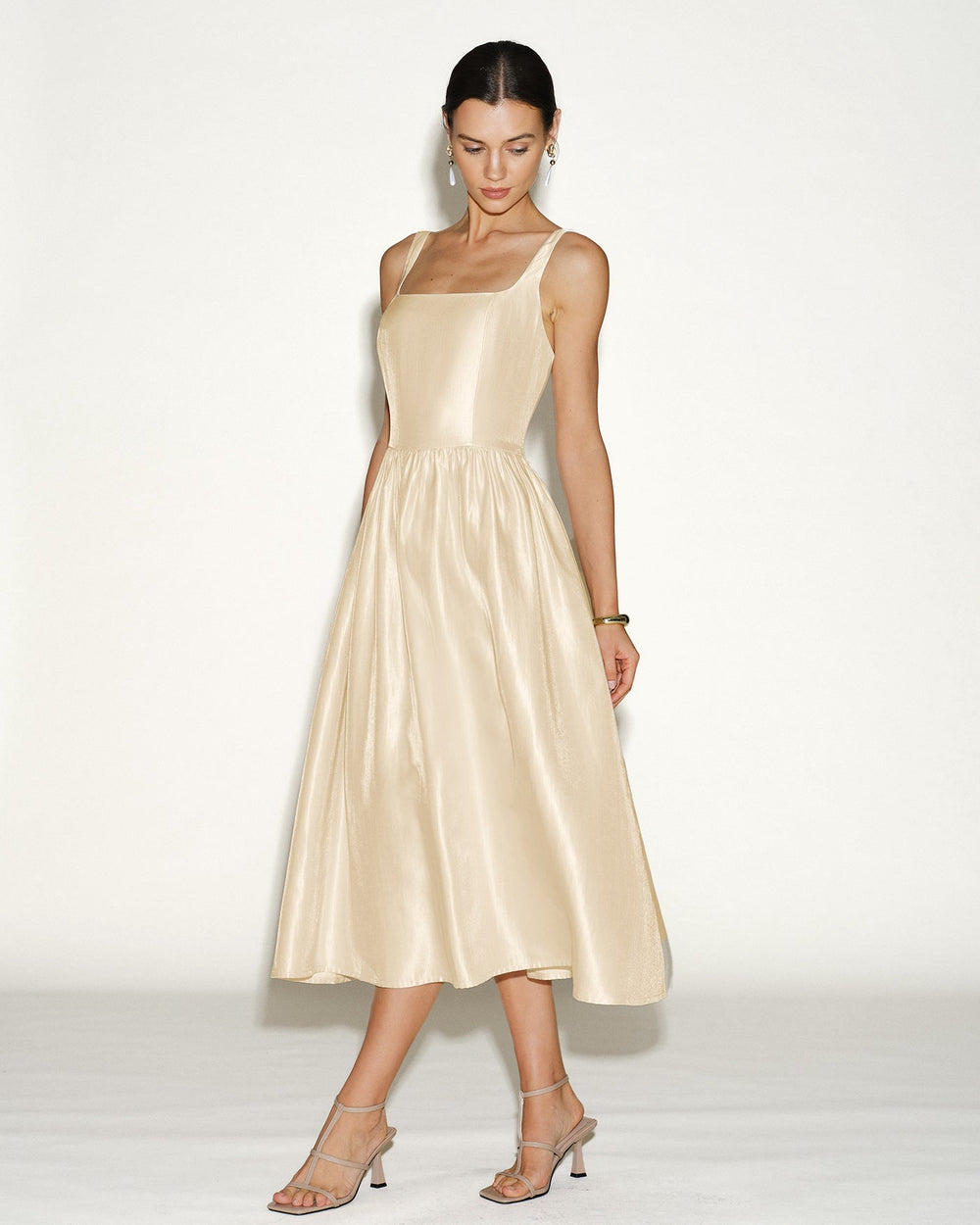 Vestido Catalina | Elegancia en Satén Tono Durazno