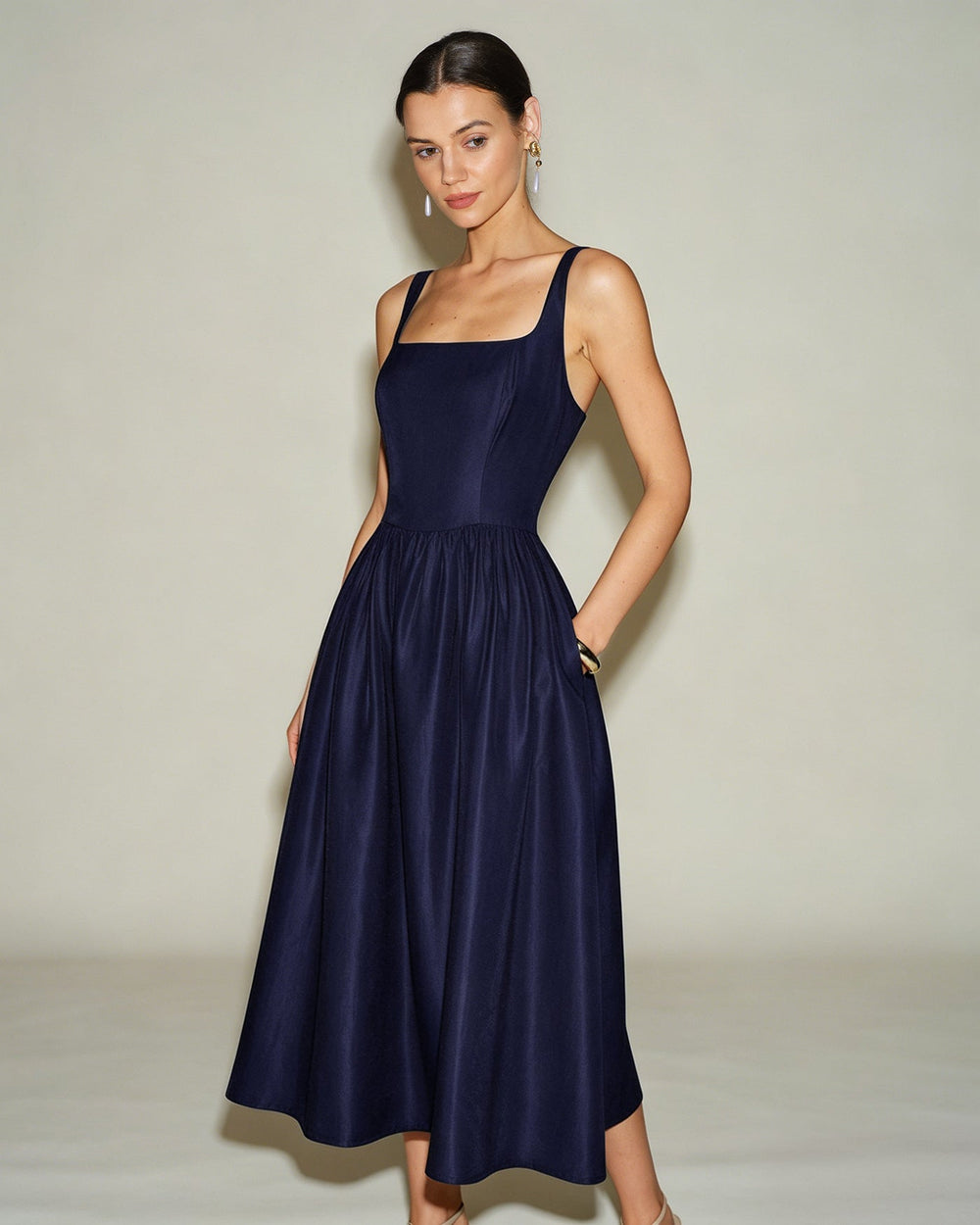 Vestido Valeria | Elegancia en Satén Tono Azul