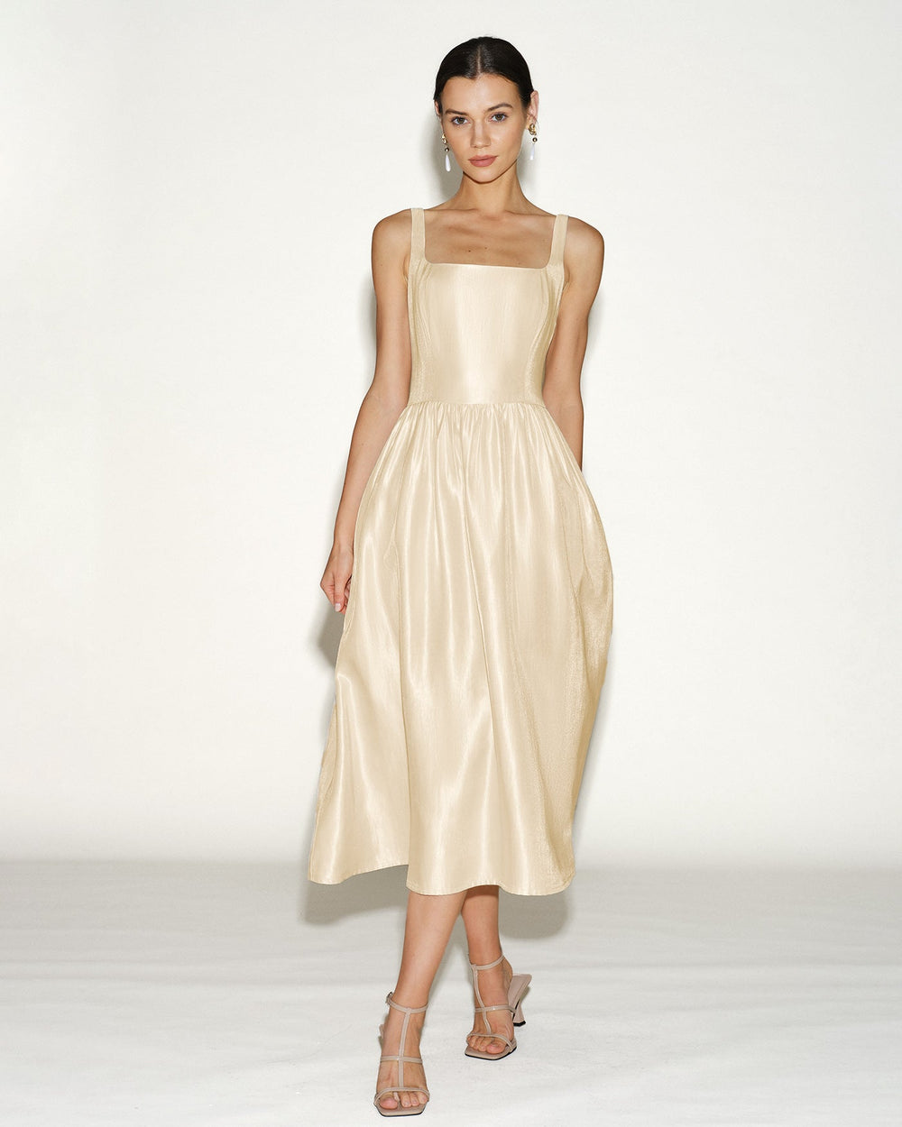 Vestido Catalina | Elegancia en Satén Tono Durazno