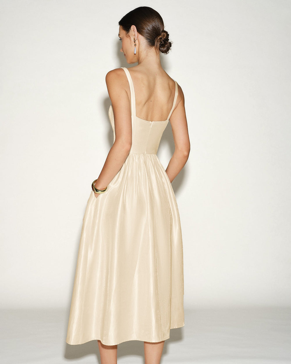 Vestido Catalina | Elegancia en Satén Tono Durazno