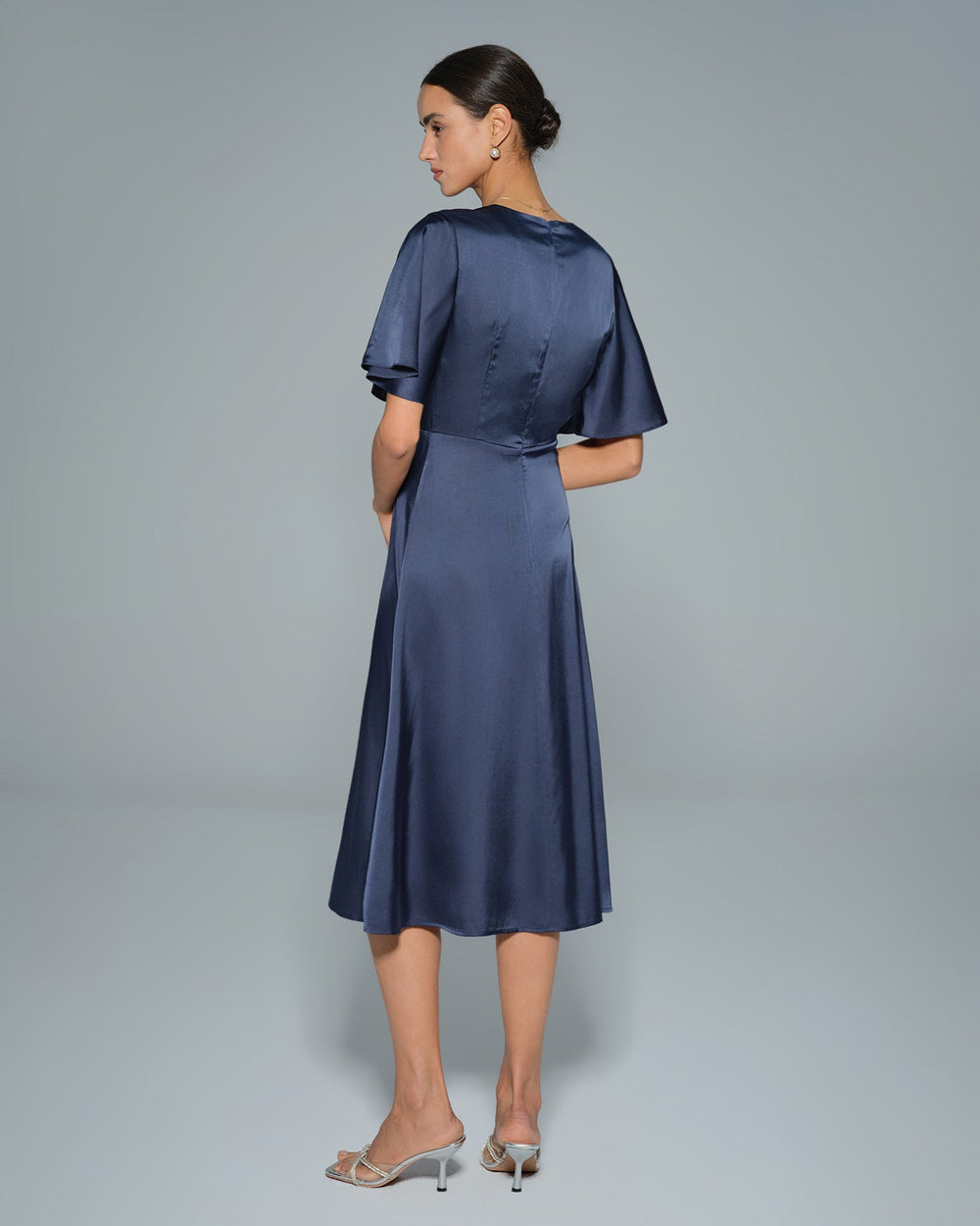 Vestido Alessia | Elegancia en Satén Tono Azul marino