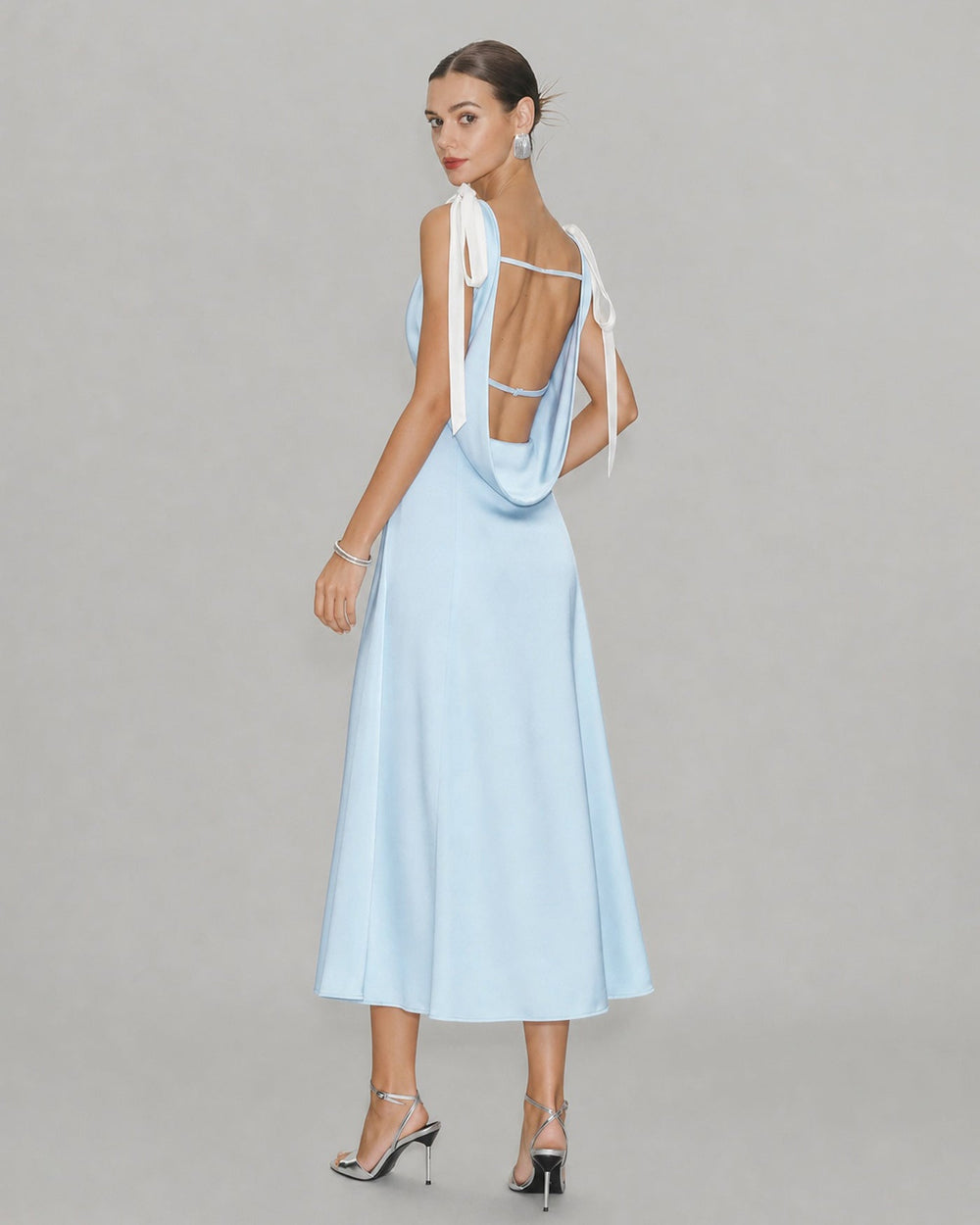 Vestido Chiara | Elegancia en Satén Tono Azul