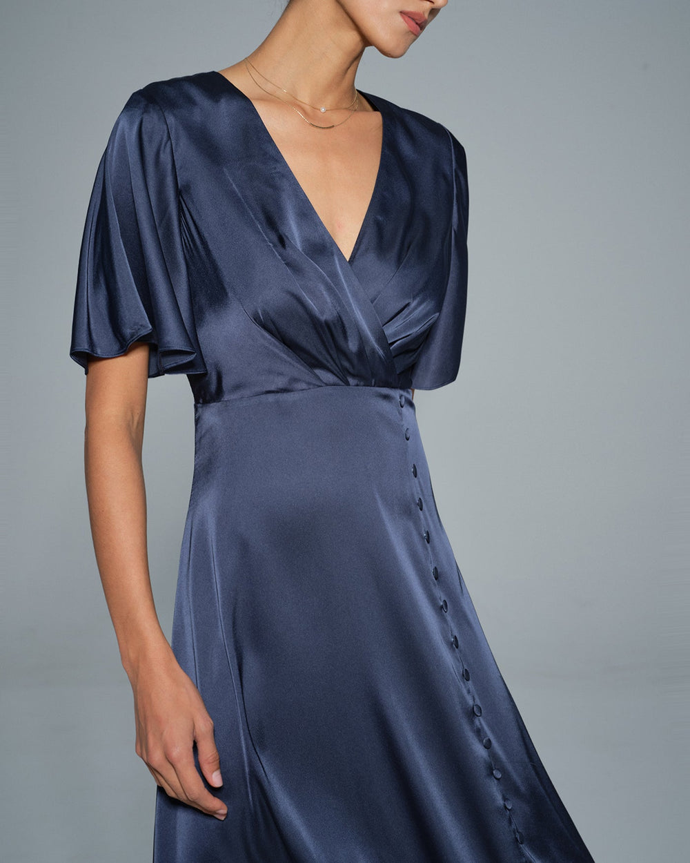 Vestido Alessia | Elegancia en Satén Tono Azul marino