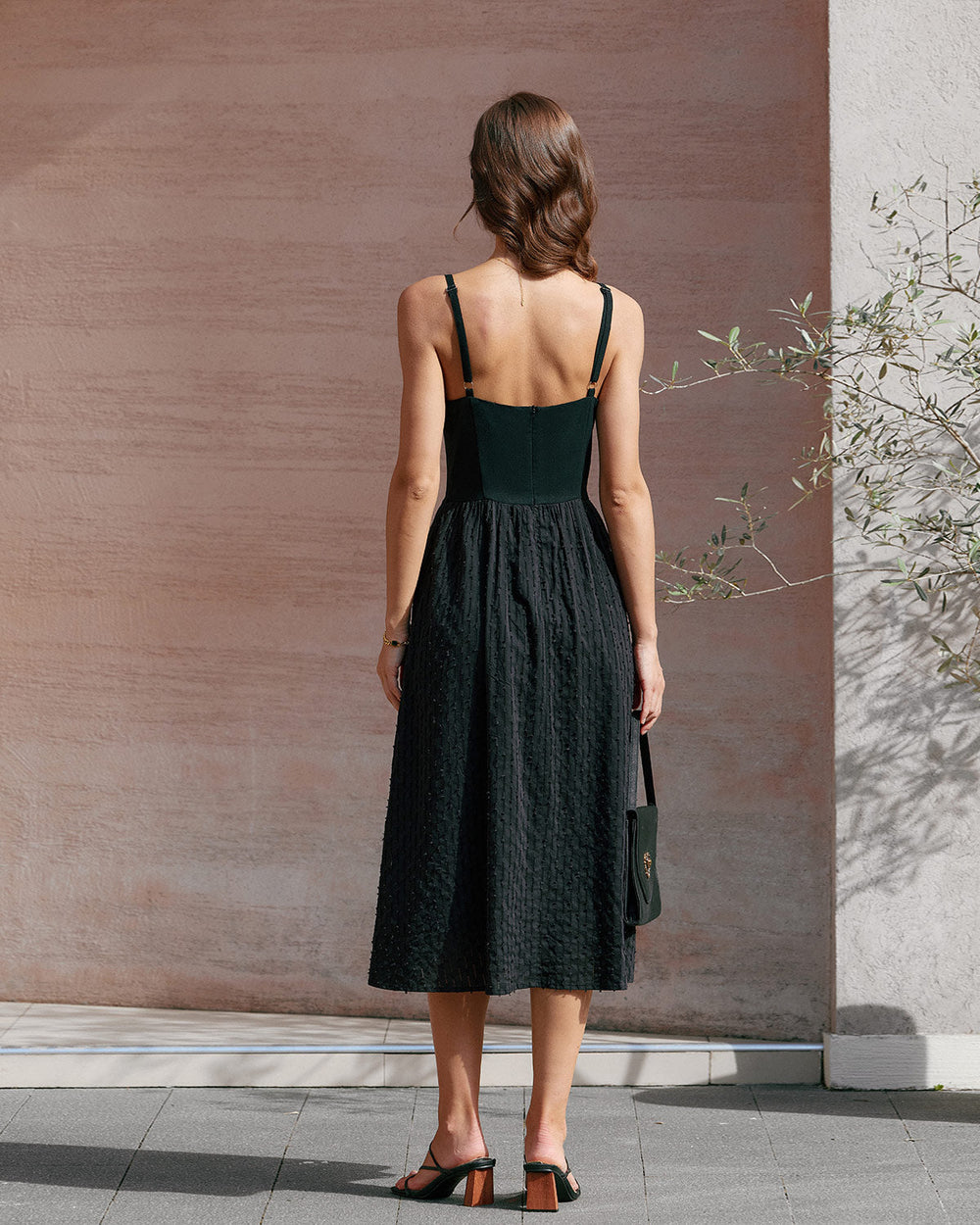 Vestido Carlota | Elegancia en Satén Tono Negro