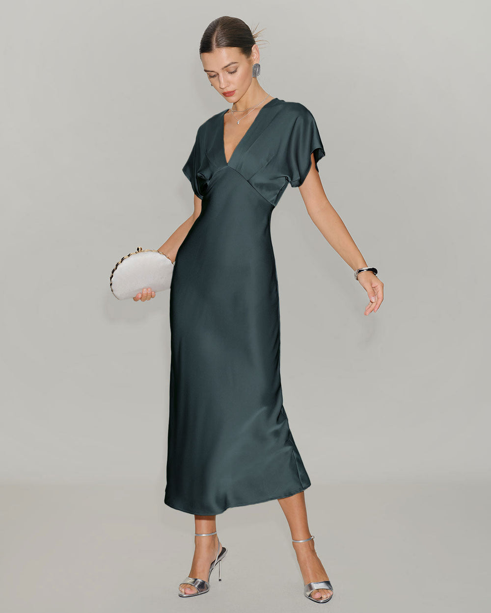 Vestido Selene | Satén Verde Gris con Manga Drapeada