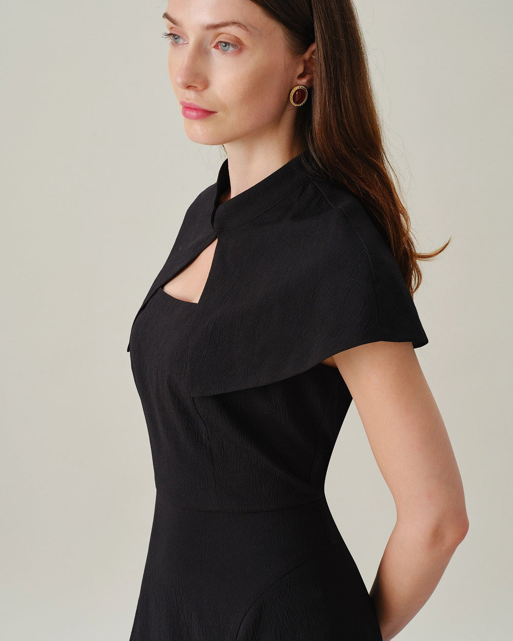 Vestido Catalina | Elegancia en Satén Tono Negro
