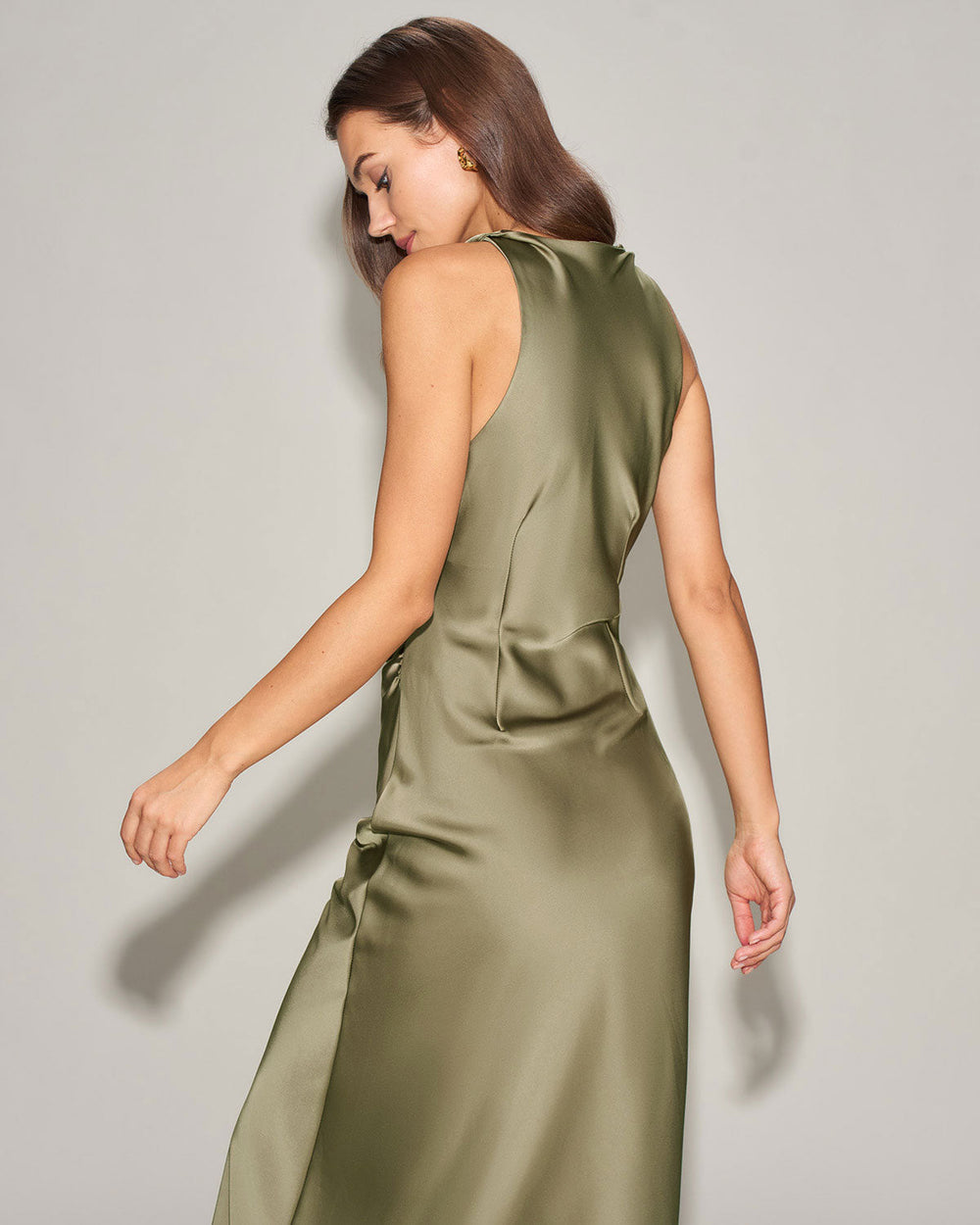 Vestido Genevieve | Elegancia en Satén Tono Verde