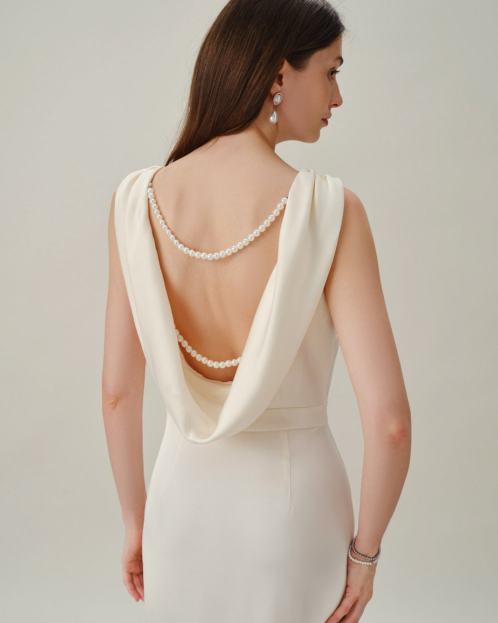 Vestido Ariadna | Elegancia en Satén Tono Durazno