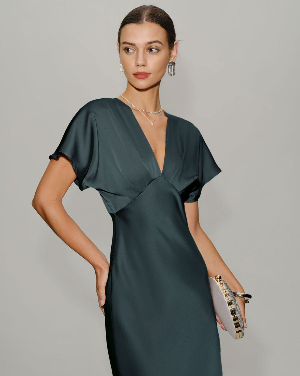 Vestido Selene | Satén Verde Gris con Manga Drapeada