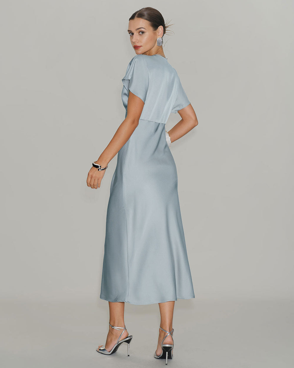 Vestido Antonella | Elegancia en Satén Tono Azul