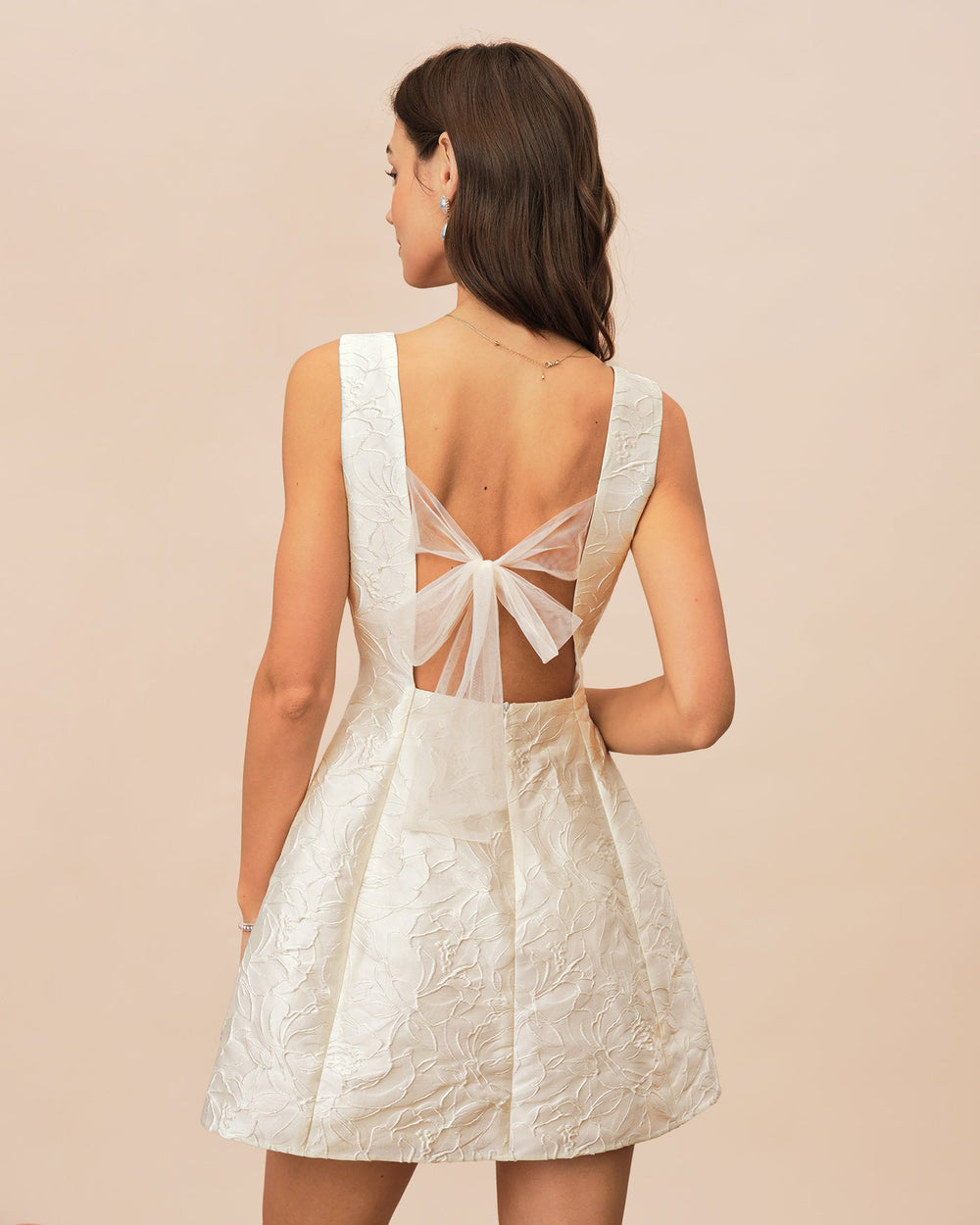 Vestido Caridad | Silueta Tubo con Escote cuadrado en Tono Blanco