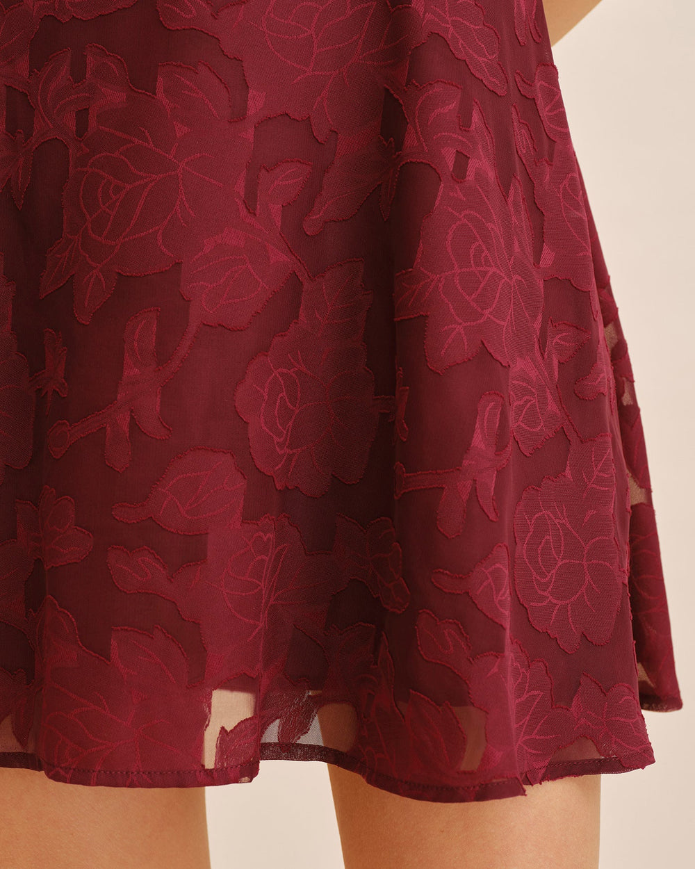 Vestido Serena | Elegancia en Jacquard Tono Vino