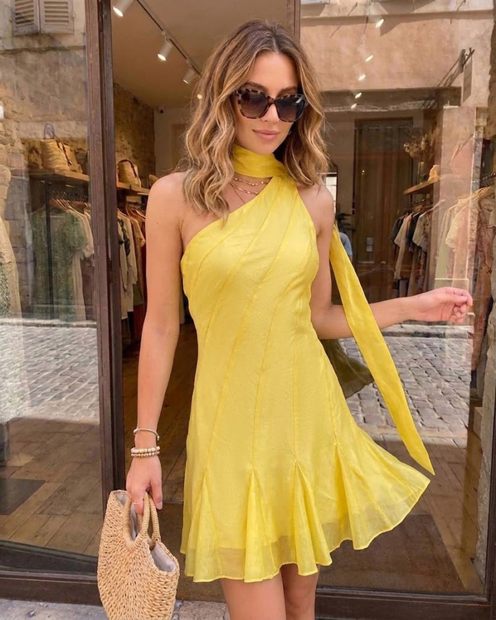 Vestido Serena | Elegancia en Satén Tono Amarillo