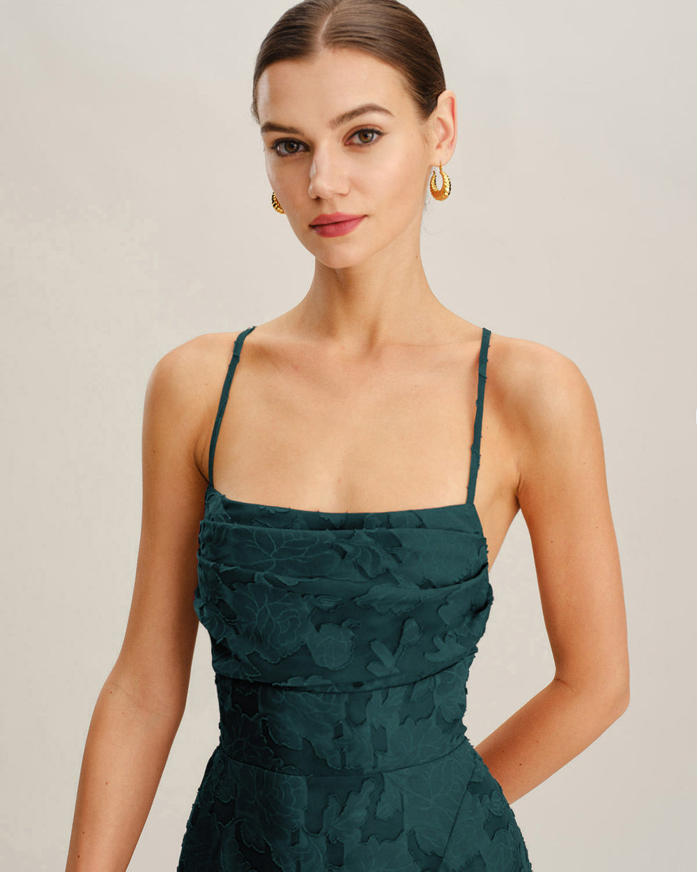 Vestido Serena | Elegancia en Jacquard Tono Verde
