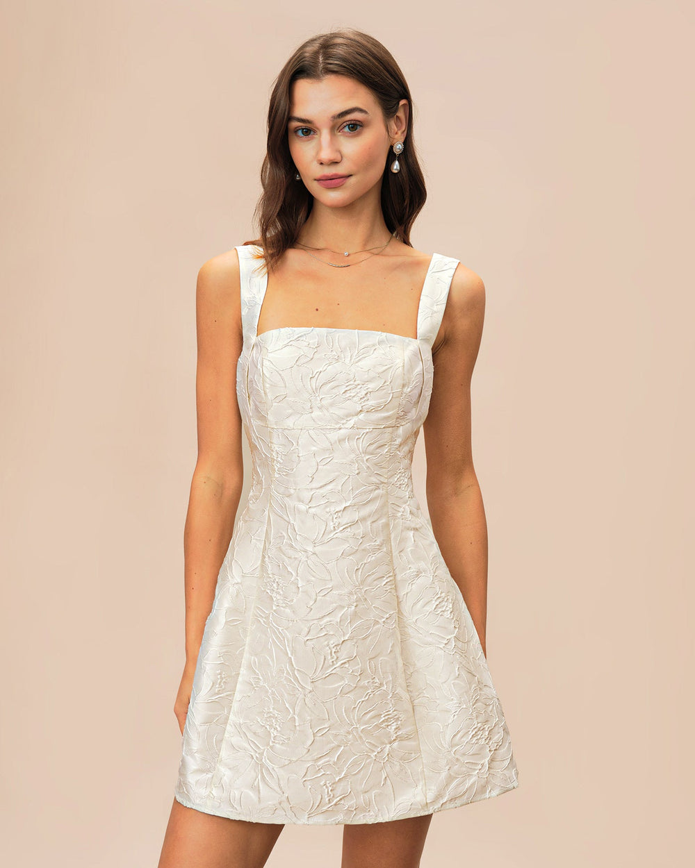 Vestido Caridad | Silueta Tubo con Escote cuadrado en Tono Blanco