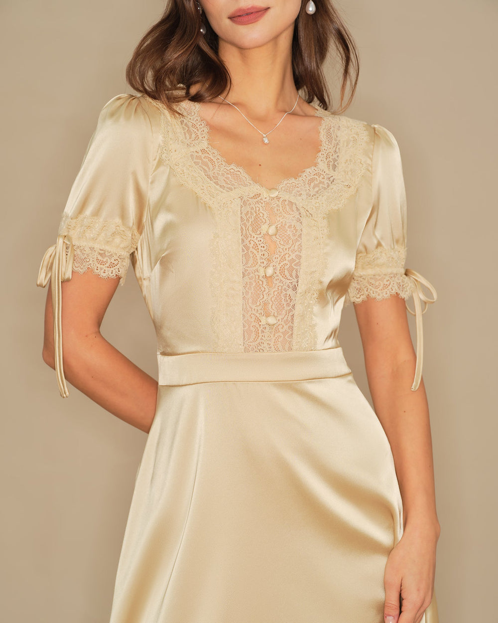 Vestido Martina | Elegancia en Encaje Tono Durazno