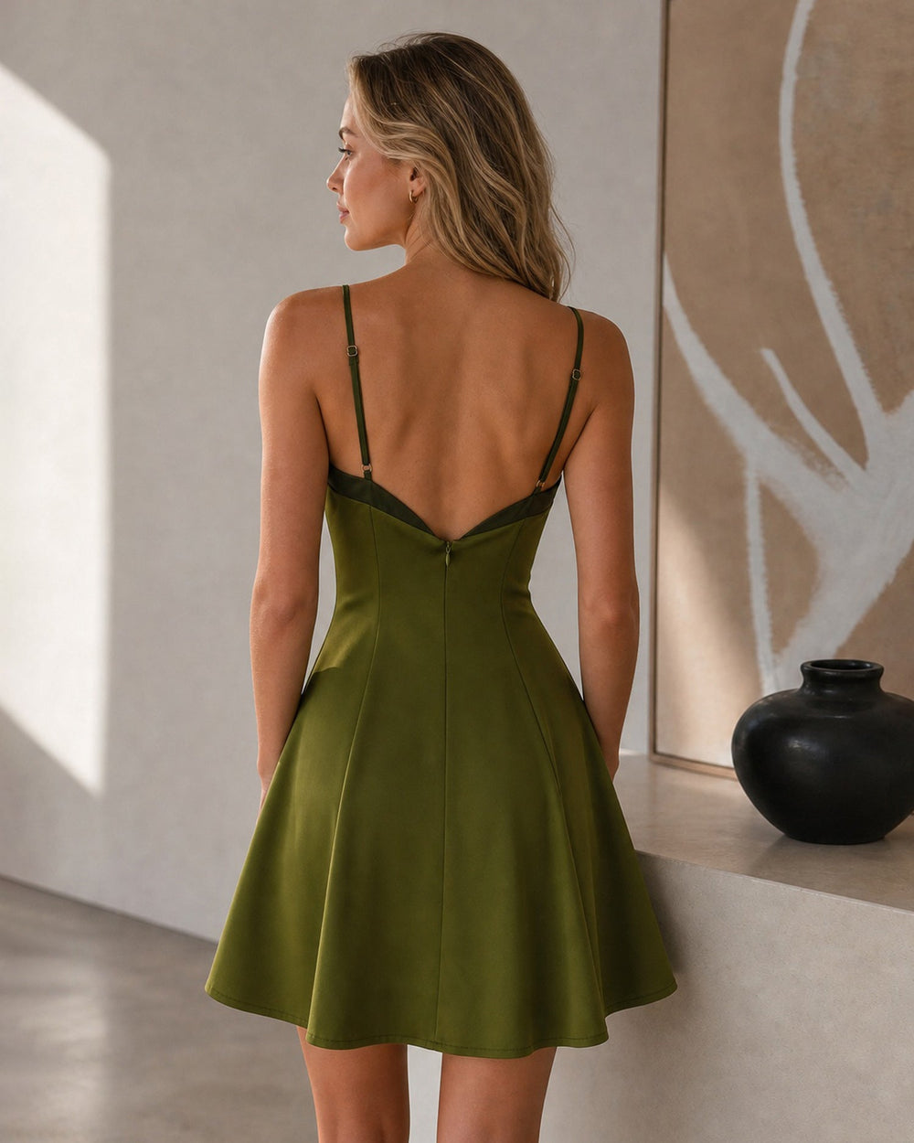 Vestido Luciana | Elegancia en Satén Tono Verde
